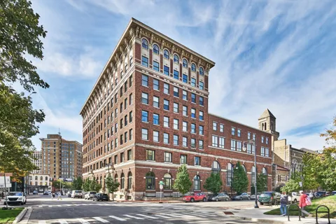 27 Library Street NE #602