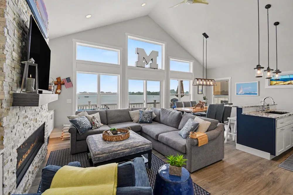 303 Terrace Point Circle Muskegon City, MI 49440