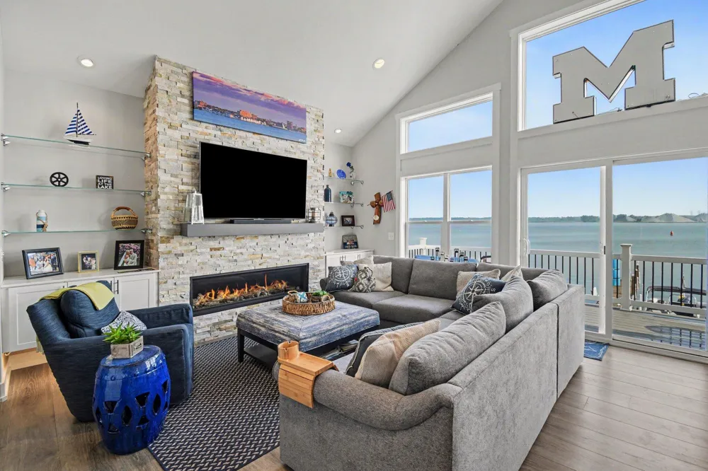 303 Terrace Point Circle Muskegon City, MI 49440