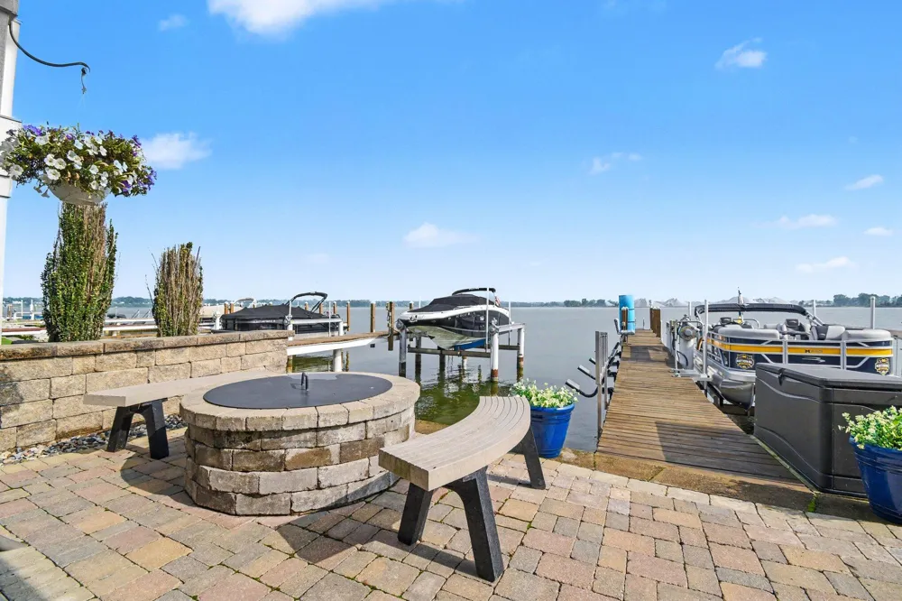 303 Terrace Point Circle Muskegon City, MI 49440