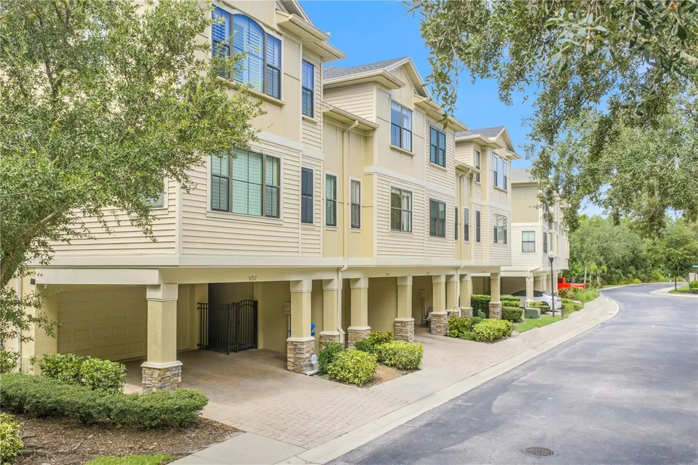 9715 BAY GROVE LANE Tampa, FL 33615