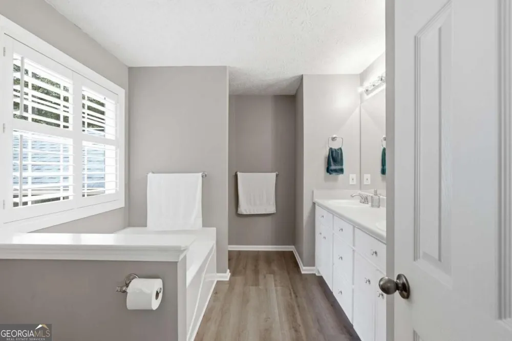 16 Hames PT Adairsville, GA 30103