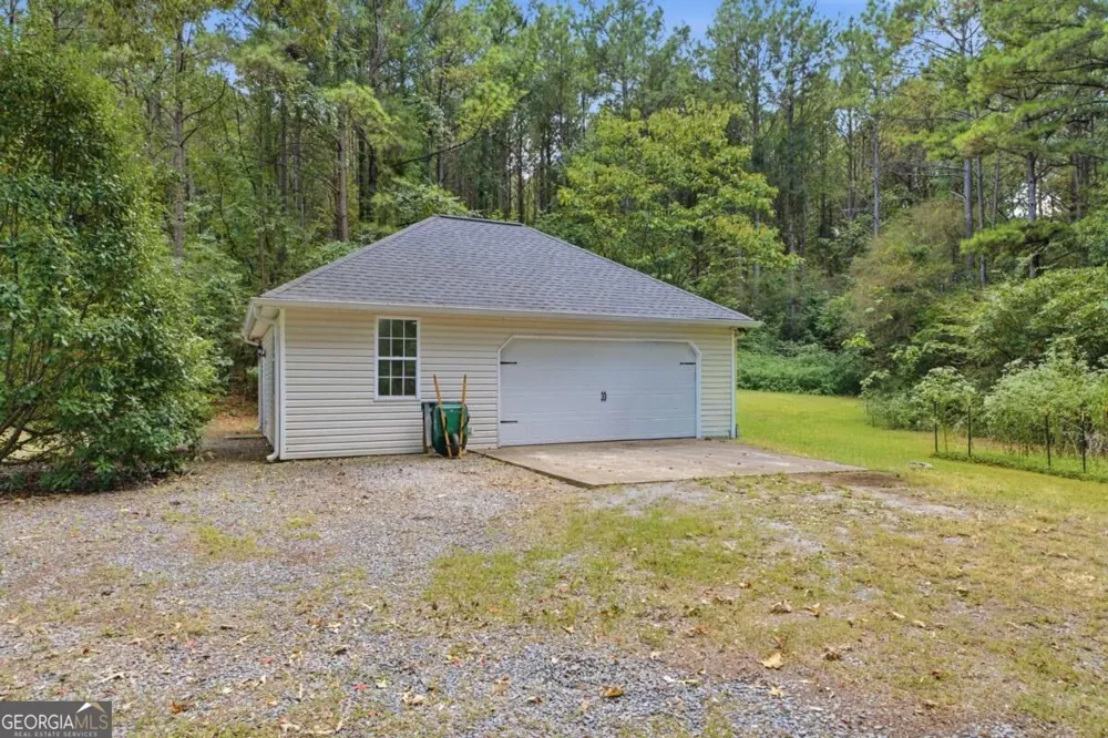 16 Hames PT Adairsville, GA 30103
