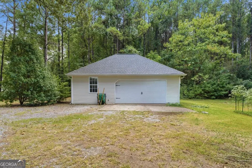 16 Hames PT Adairsville, GA 30103