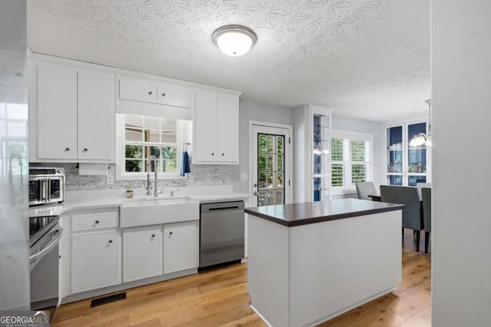 16 Hames PT Adairsville, GA 30103