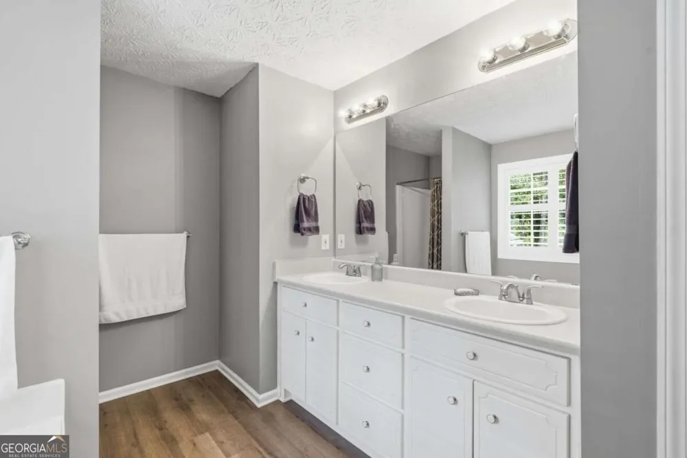 16 Hames PT Adairsville, GA 30103