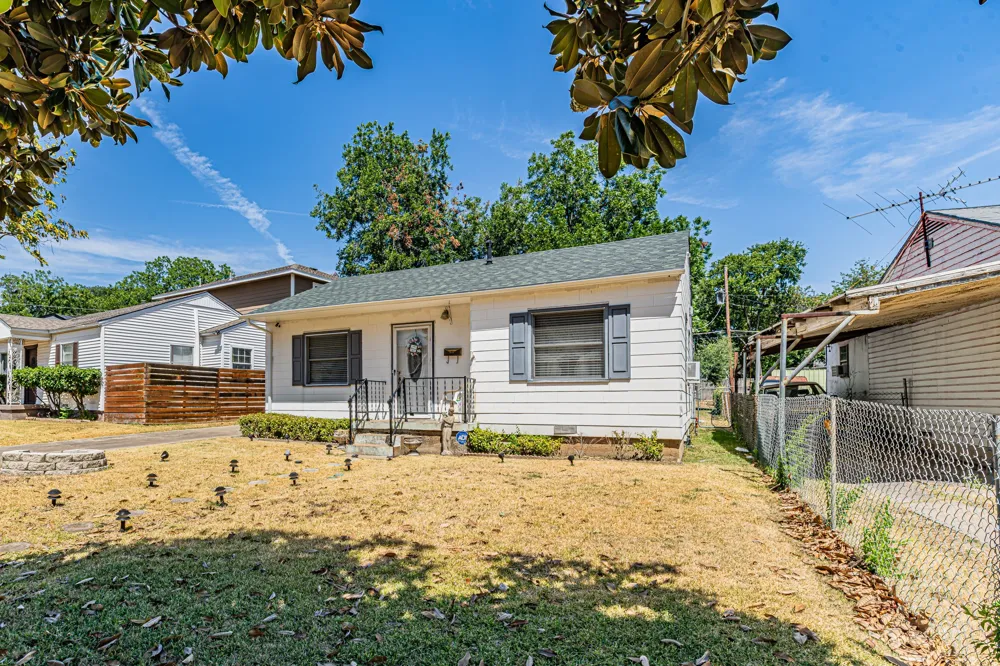 3723 Texas Drive Dallas, TX 75211