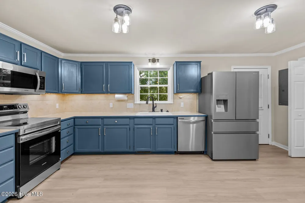 4044 Nc Highway 50 Maple Hill, NC 28454
