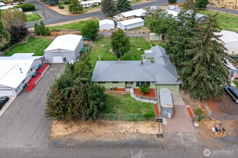156 Warden Avenue NW