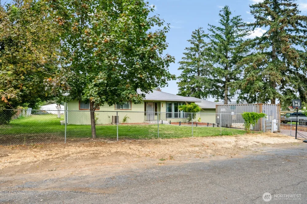 156 Warden Avenue NW Soap Lake, WA 98851