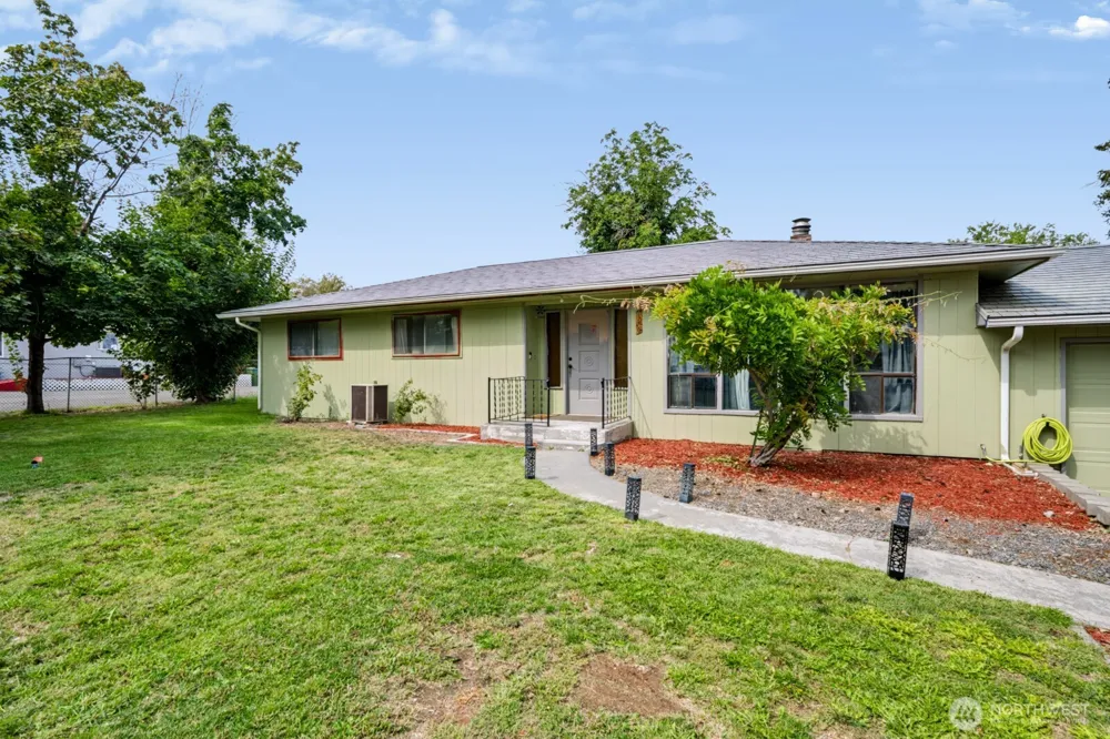 156 Warden Avenue NW Soap Lake, WA 98851
