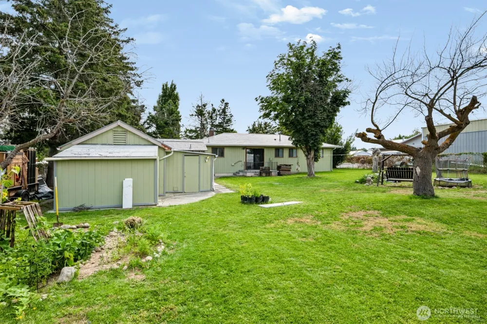 156 Warden Avenue NW Soap Lake, WA 98851