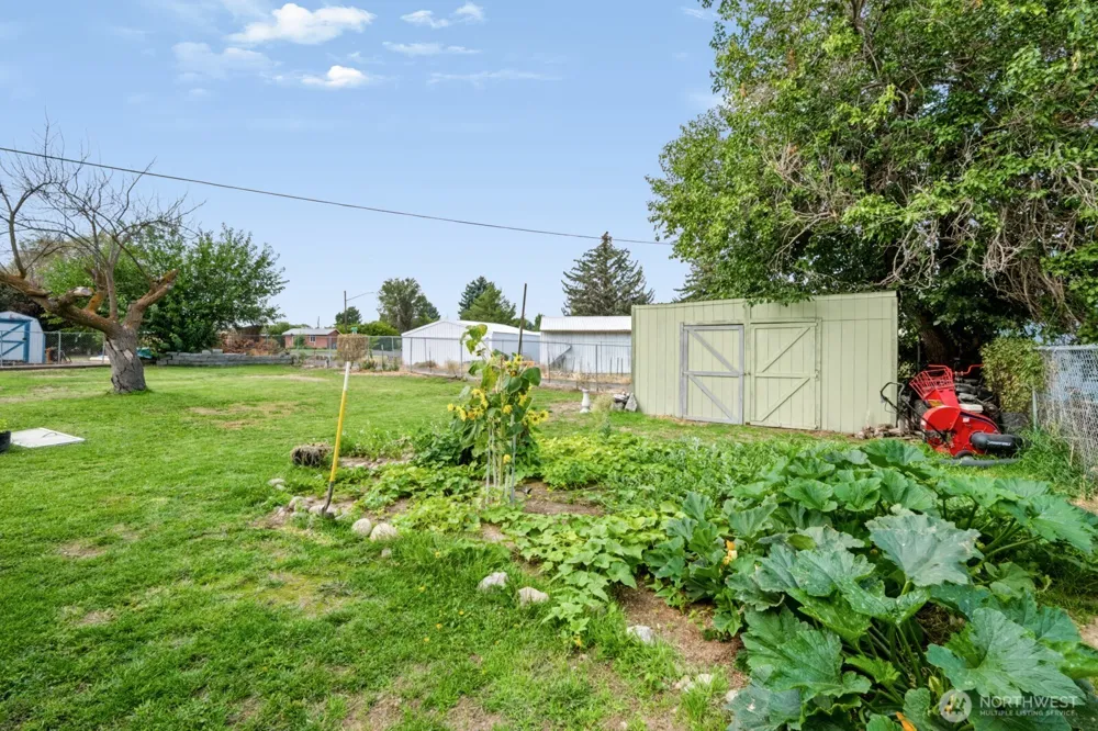 156 Warden Avenue NW Soap Lake, WA 98851