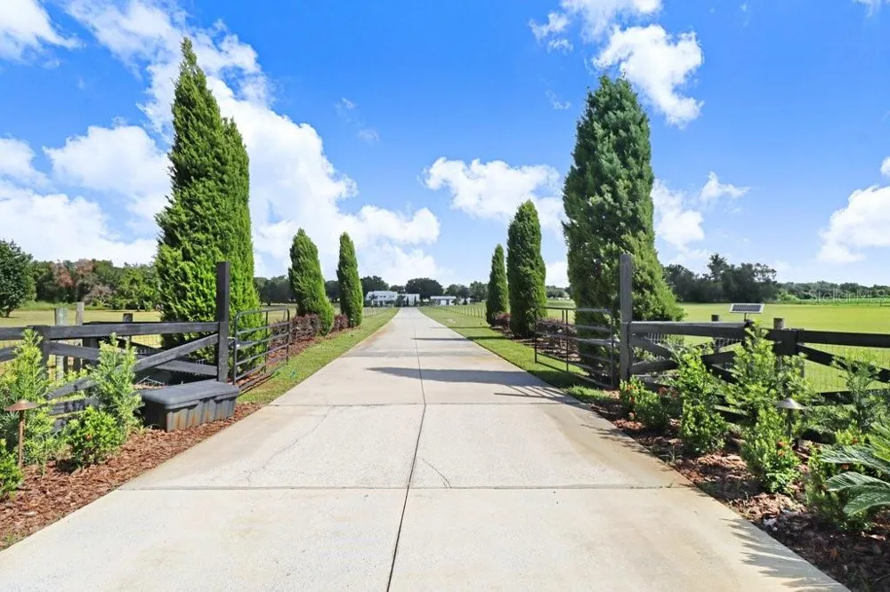 11634 DAVIS POOL ROAD Seffner, FL 33584