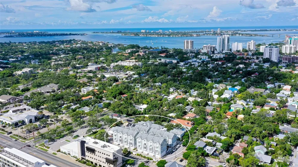 516 LAUREL PARK DRIVE Sarasota, FL 34236