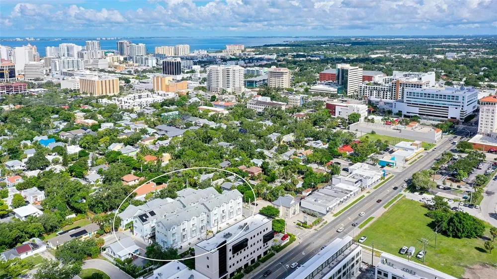 516 LAUREL PARK DRIVE Sarasota, FL 34236