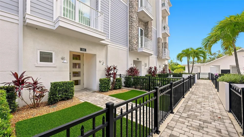 516 LAUREL PARK DRIVE Sarasota, FL 34236