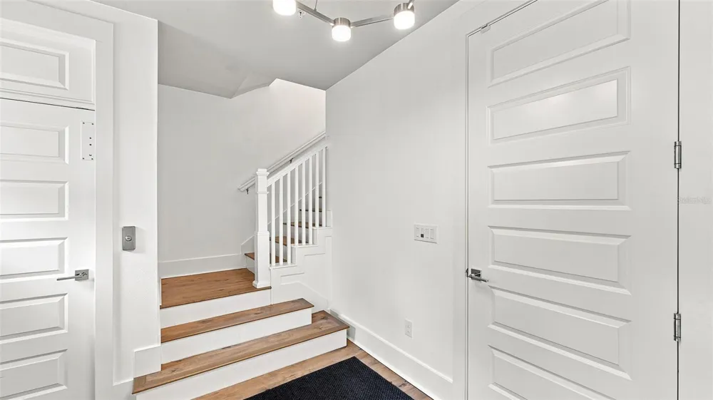 516 LAUREL PARK DRIVE Sarasota, FL 34236