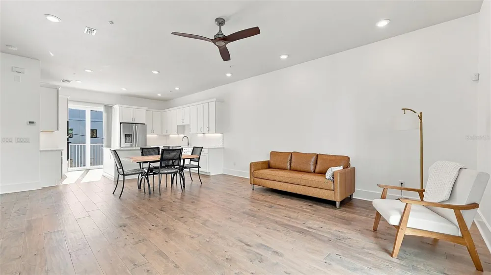 516 LAUREL PARK DRIVE Sarasota, FL 34236