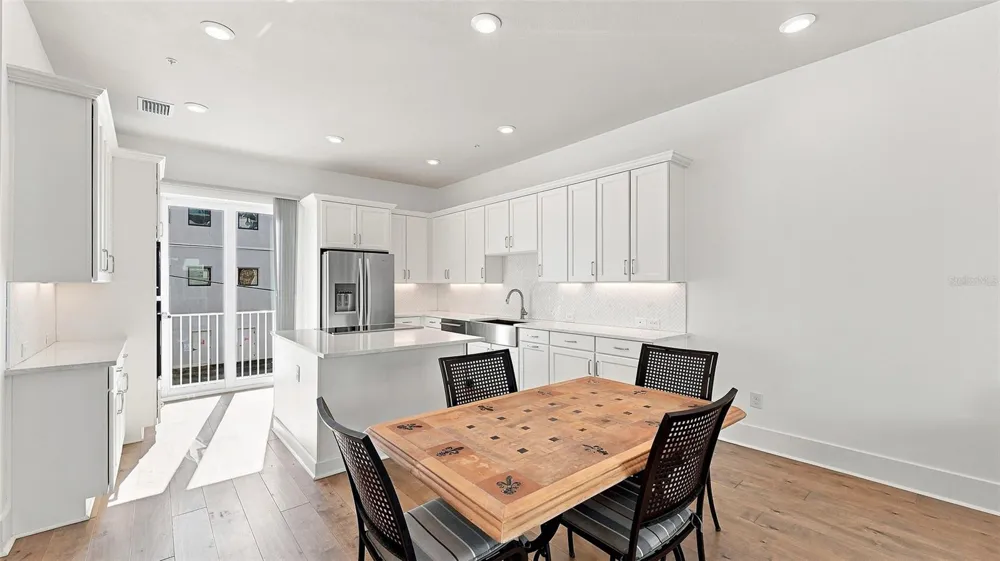 516 LAUREL PARK DRIVE Sarasota, FL 34236