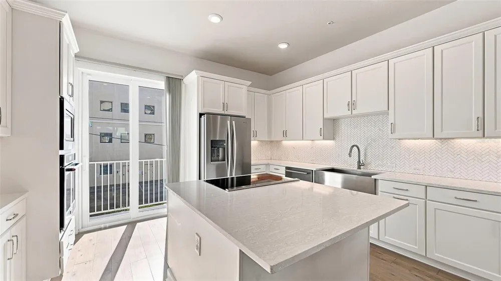 516 LAUREL PARK DRIVE Sarasota, FL 34236