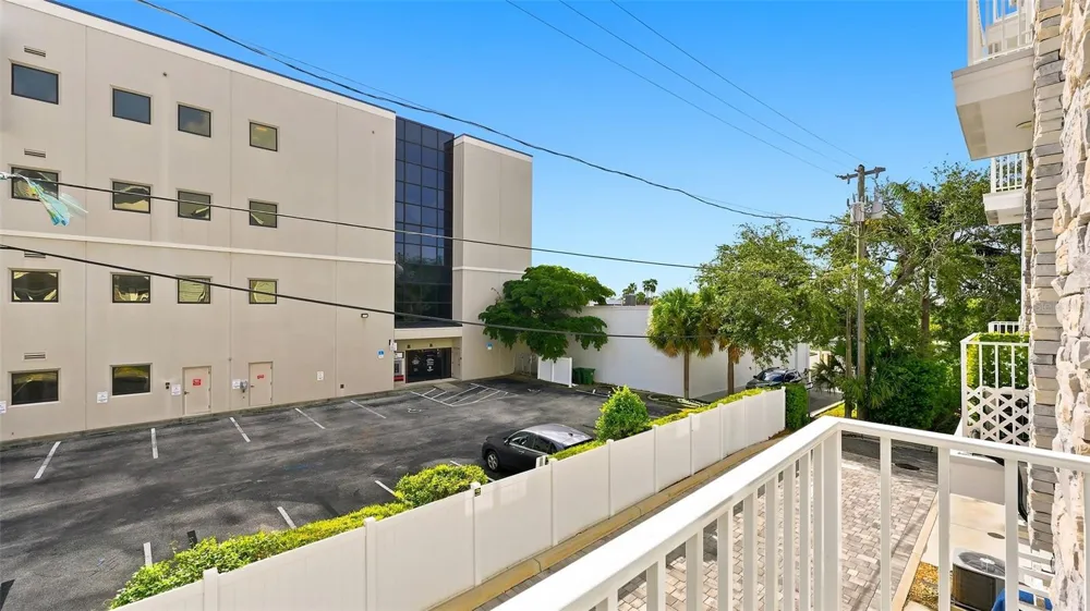 516 LAUREL PARK DRIVE Sarasota, FL 34236