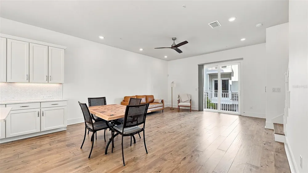 516 LAUREL PARK DRIVE Sarasota, FL 34236