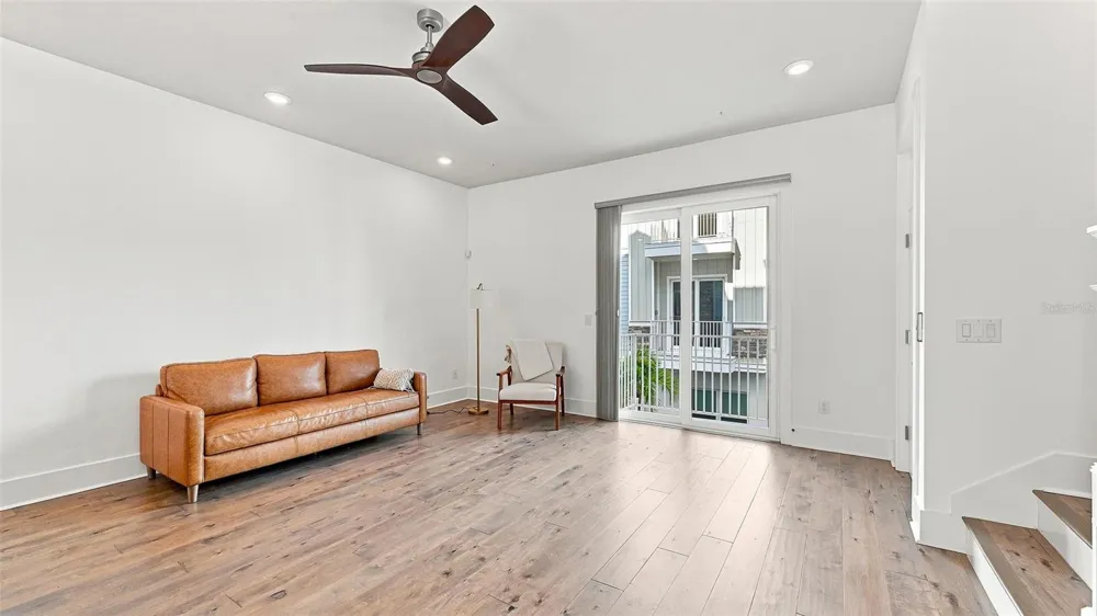 516 LAUREL PARK DRIVE Sarasota, FL 34236