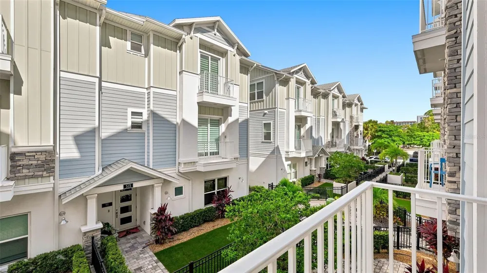516 LAUREL PARK DRIVE Sarasota, FL 34236