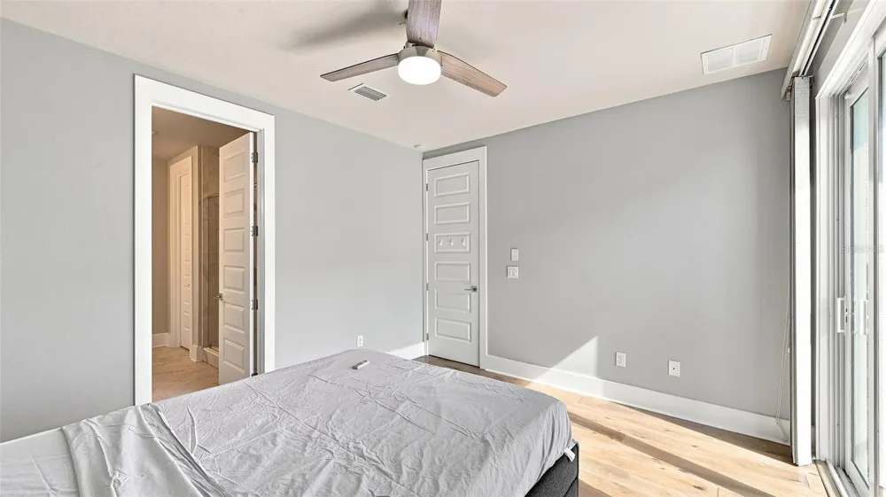 516 LAUREL PARK DRIVE Sarasota, FL 34236