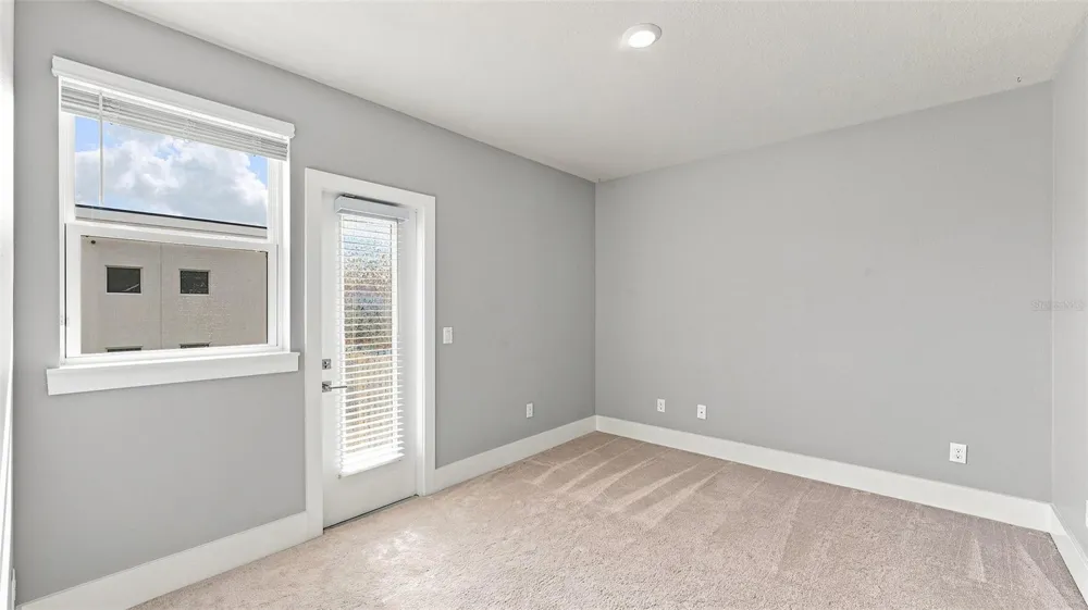 516 LAUREL PARK DRIVE Sarasota, FL 34236