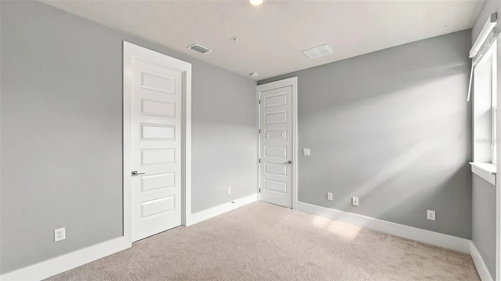 516 LAUREL PARK DRIVE Sarasota, FL 34236