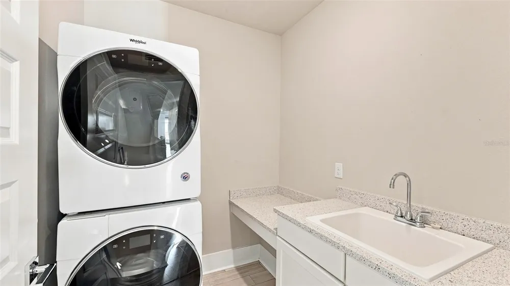 516 LAUREL PARK DRIVE Sarasota, FL 34236