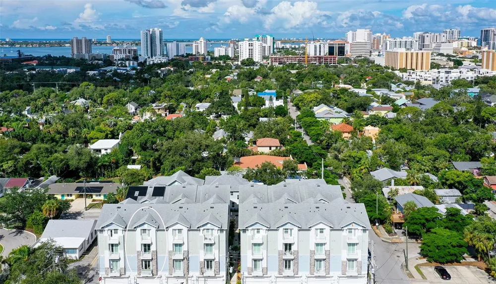 516 LAUREL PARK DRIVE Sarasota, FL 34236