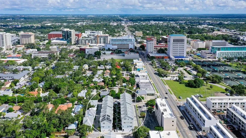 516 LAUREL PARK DRIVE Sarasota, FL 34236
