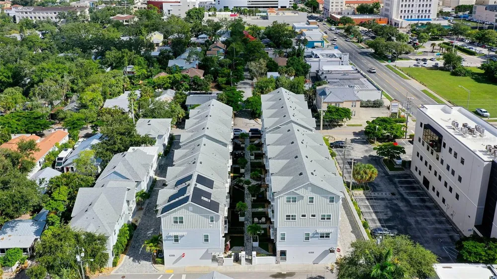516 LAUREL PARK DRIVE Sarasota, FL 34236