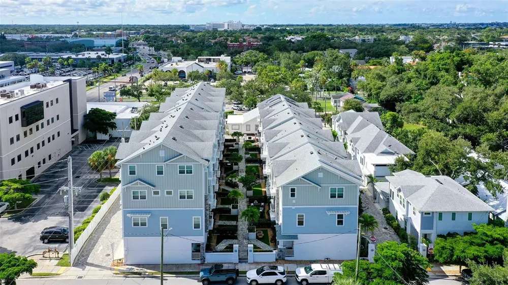 516 LAUREL PARK DRIVE Sarasota, FL 34236