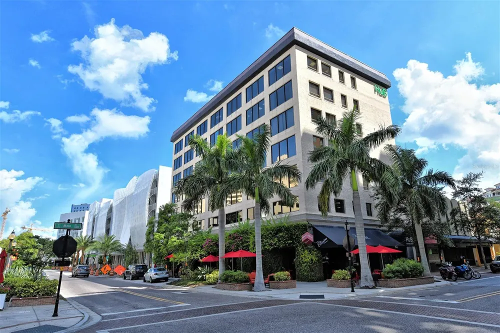 516 LAUREL PARK DRIVE Sarasota, FL 34236