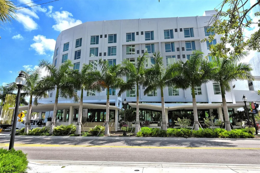 516 LAUREL PARK DRIVE Sarasota, FL 34236