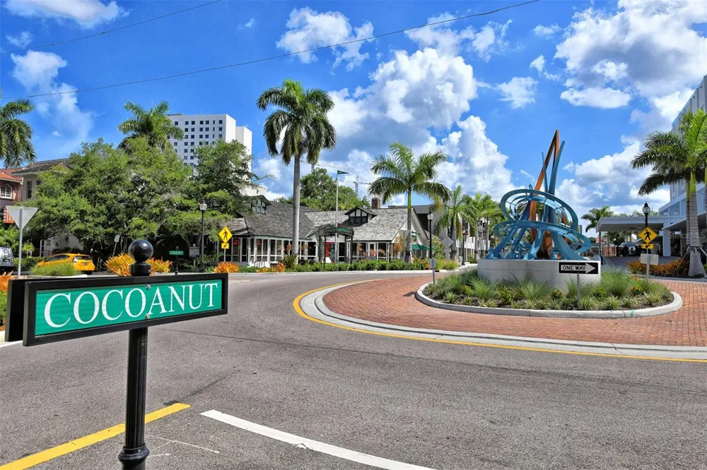 516 LAUREL PARK DRIVE Sarasota, FL 34236