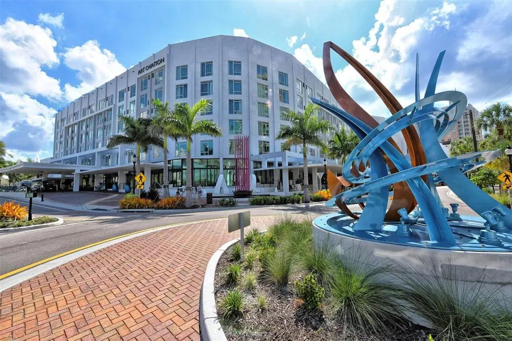 516 LAUREL PARK DRIVE Sarasota, FL 34236