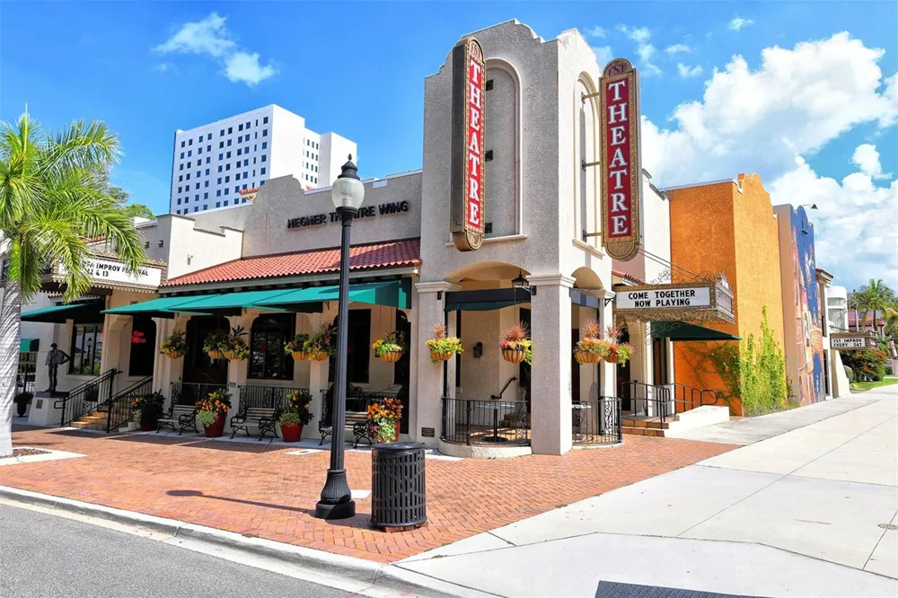 516 LAUREL PARK DRIVE Sarasota, FL 34236