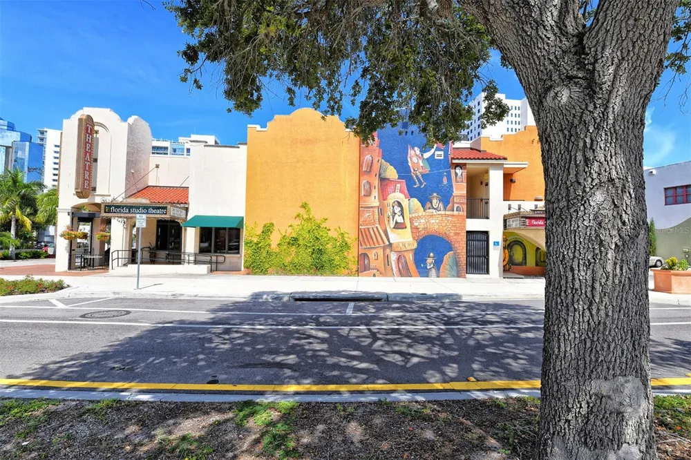 516 LAUREL PARK DRIVE Sarasota, FL 34236
