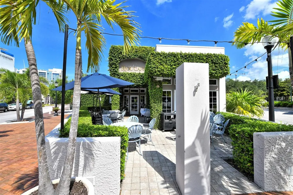 516 LAUREL PARK DRIVE Sarasota, FL 34236