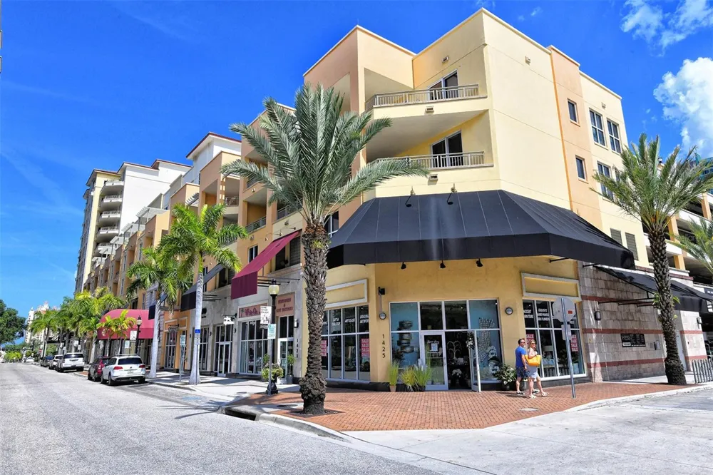 516 LAUREL PARK DRIVE Sarasota, FL 34236