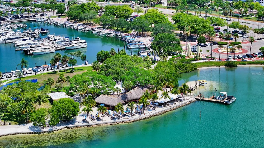 516 LAUREL PARK DRIVE Sarasota, FL 34236