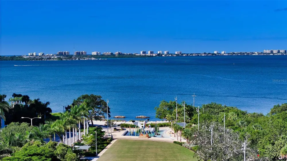 516 LAUREL PARK DRIVE Sarasota, FL 34236