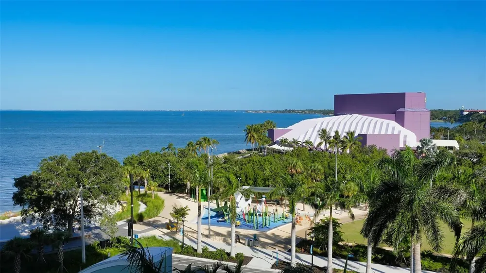 516 LAUREL PARK DRIVE Sarasota, FL 34236