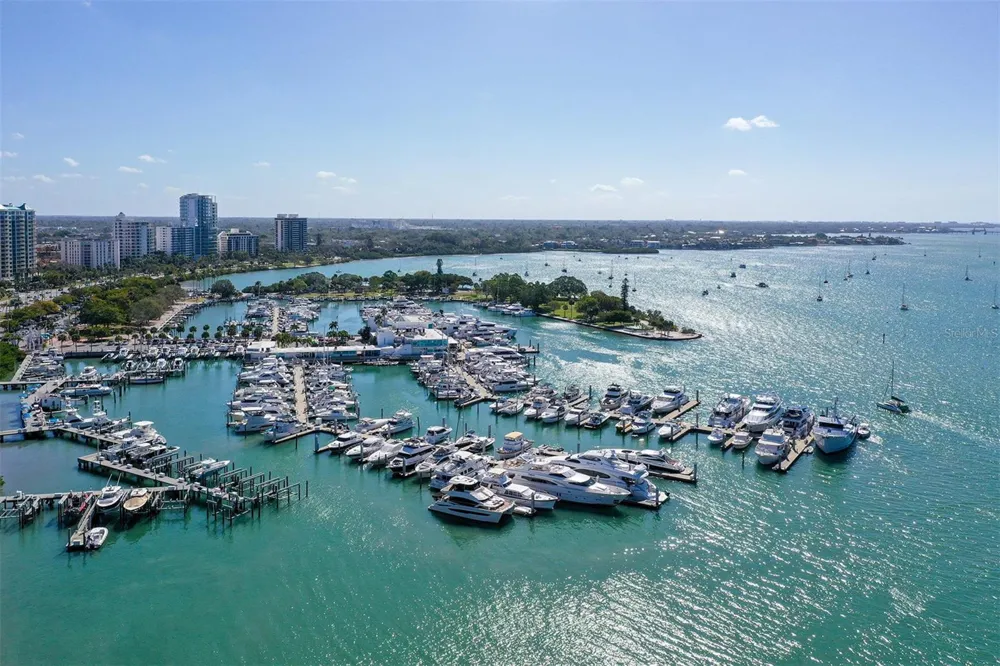 516 LAUREL PARK DRIVE Sarasota, FL 34236