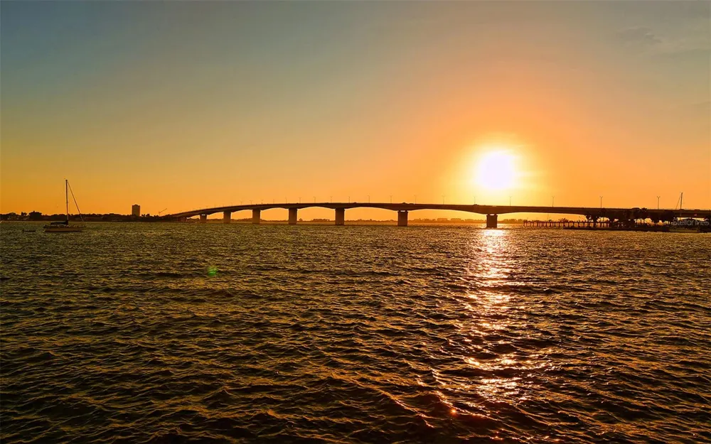 516 LAUREL PARK DRIVE Sarasota, FL 34236